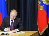 Путин подписал закон о штрафах за нарушение режима отдыха и труда водителей